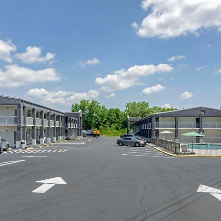Suburban Studios Verona - Staunton North Esterno foto